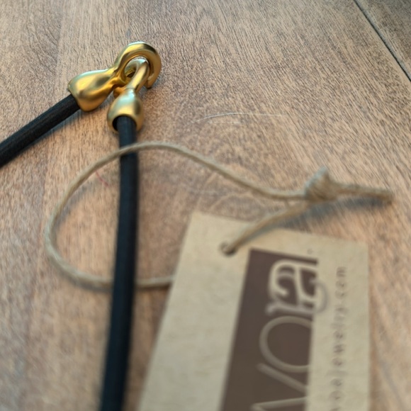 Designer, gold and black necklace brand new - Picture 3 of 8